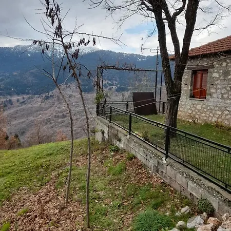 παραδοσιακο πετρινο εξοχικο με εσωτερικο τζακι 度假居 Eláti