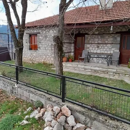 度假居 παραδοσιακο πετρινο εξοχικο με εσωτερικο τζακι *