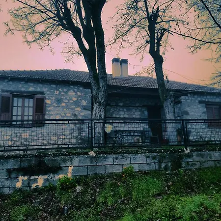度假居 παραδοσιακο πετρινο εξοχικο με εσωτερικο τζακι *