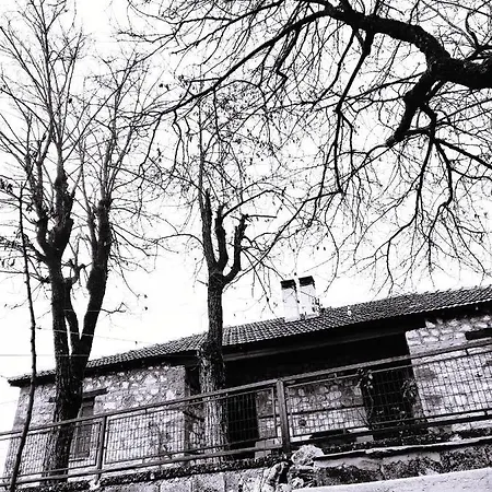 度假居 παραδοσιακο πετρινο εξοχικο με εσωτερικο τζακι Eláti